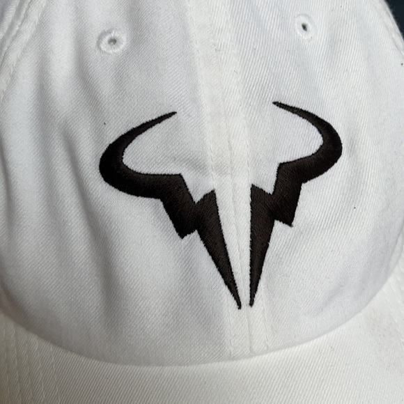 NIKE AEROBILL LIGHTWEIGHT BREATHABLE COMFORT CAP - Picture 3 of 16